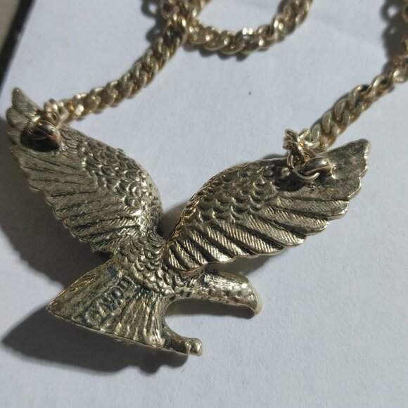 Eagle Flying Pendant 18 Inch Necklace Avon Gold Tone Cuban Style Chain Vintage - Picture 8 of 14